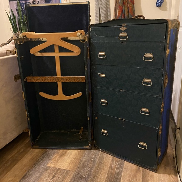 Antique travel trunk - Picture 2 of 3